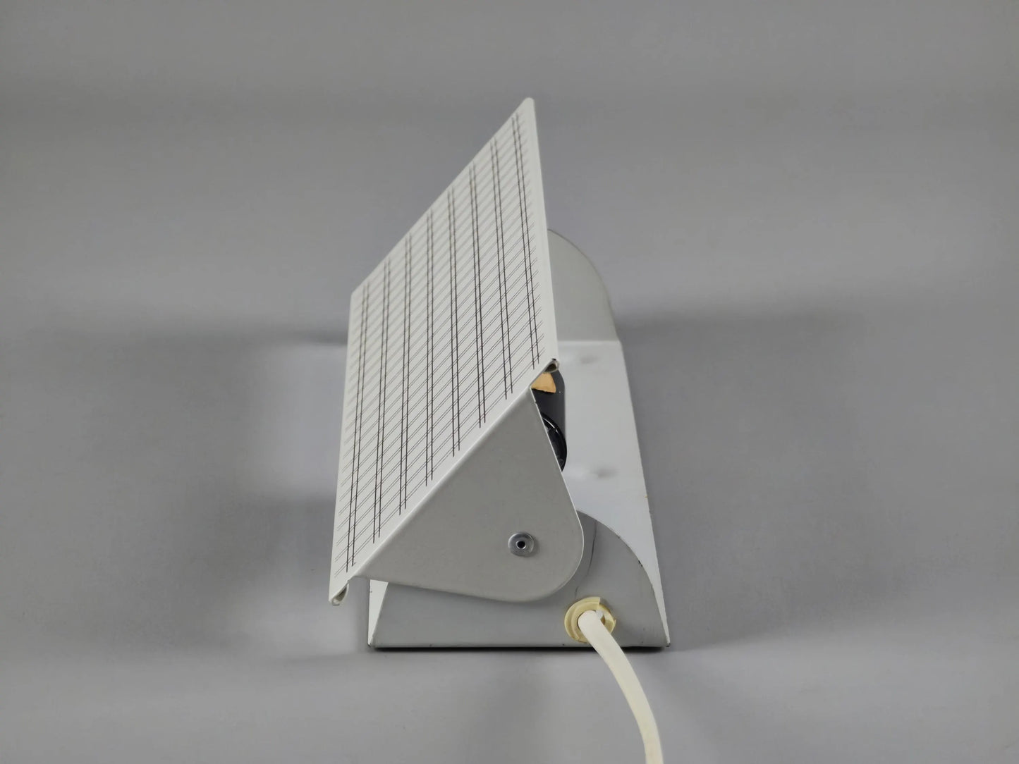 Vintage 1980s Industrial-Minimalist Metal Wall Light By Massive Lighting.