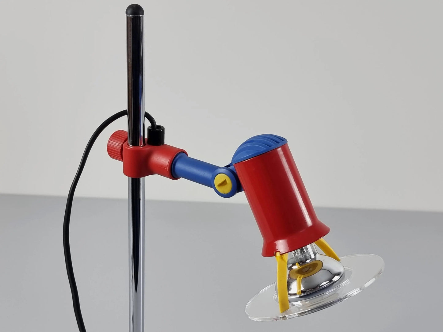 Vintage 1980s Adjustable & Rotating Desk Lamp By Brilliant Leuchten, Germany.