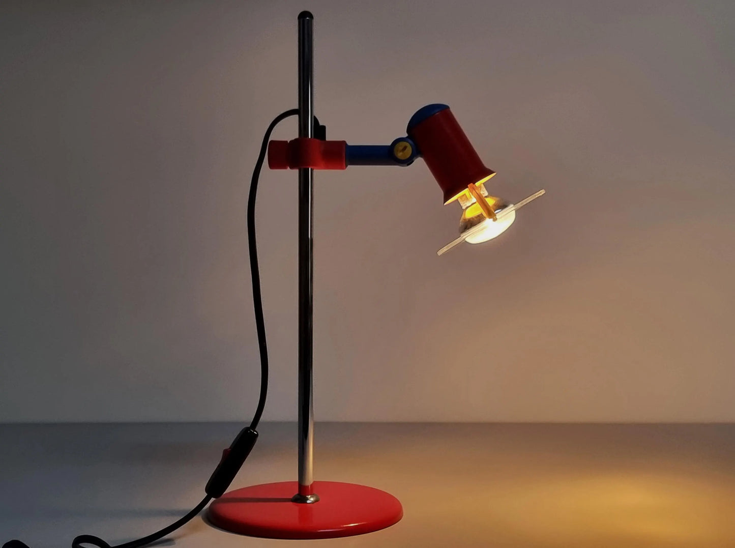 Vintage 1980s Adjustable & Rotating Desk Lamp By Brilliant Leuchten, Germany.