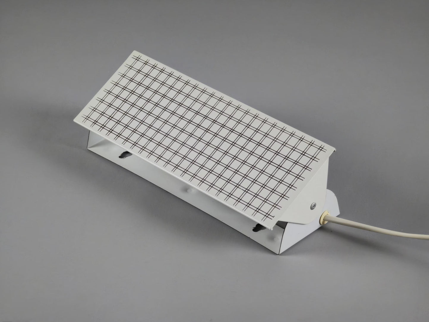 Vintage 1980s Industrial-Minimalist Metal Wall Light By Massive Lighting.