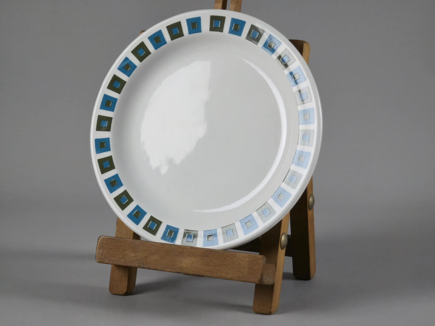 Vintage 1970s Set Of 6 Midwinter Stylecraft Plates, made in Staffordshire, England.