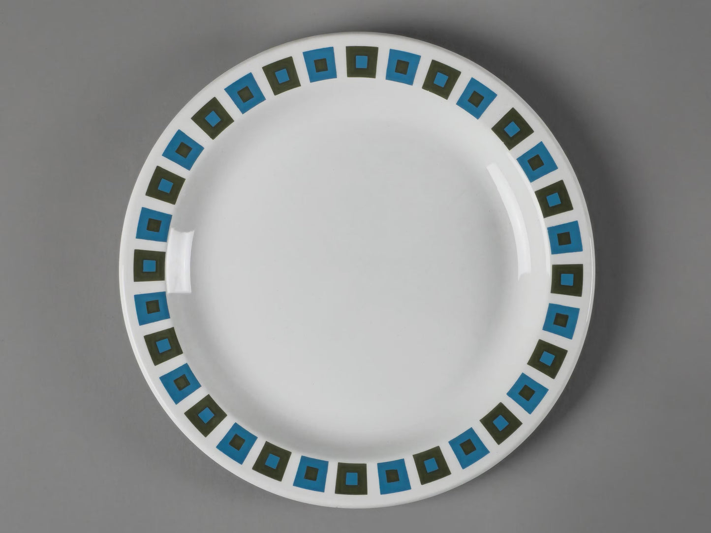 Vintage 1970s Set Of 6 Midwinter Stylecraft Plates, made in Staffordshire, England.
